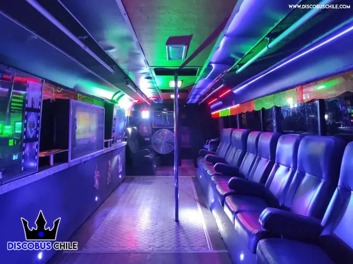 Celebración con animación a bordo del DiscoBus Chile